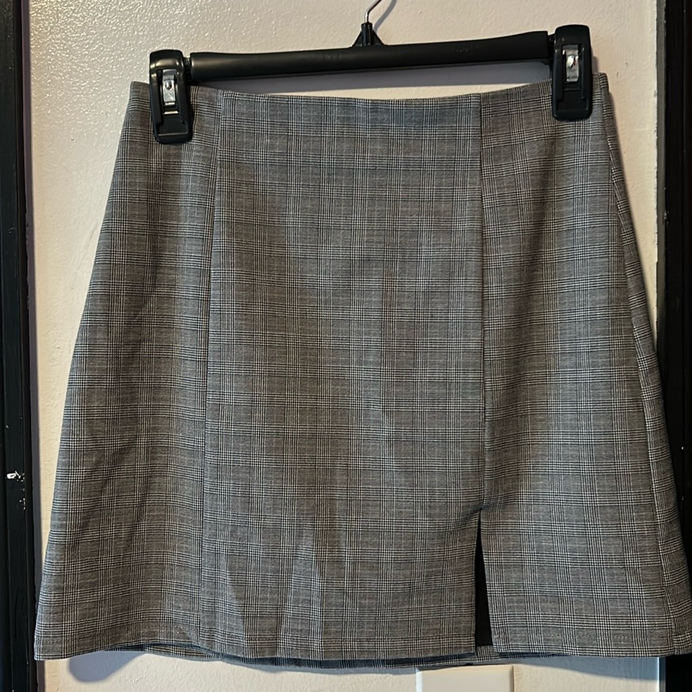 Mini plaid skirt with side slit